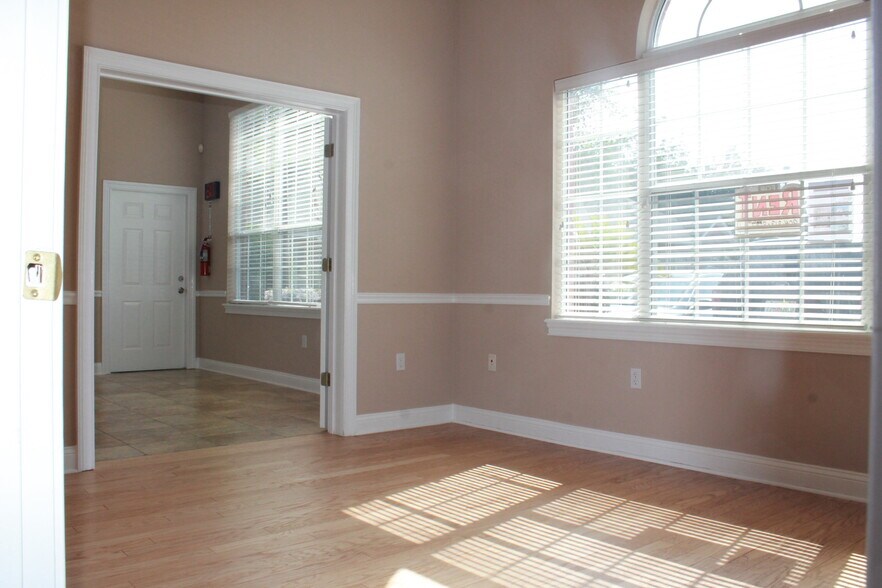 More Photos Of 6817 Southpoint Pky, Jacksonville Office For Sale