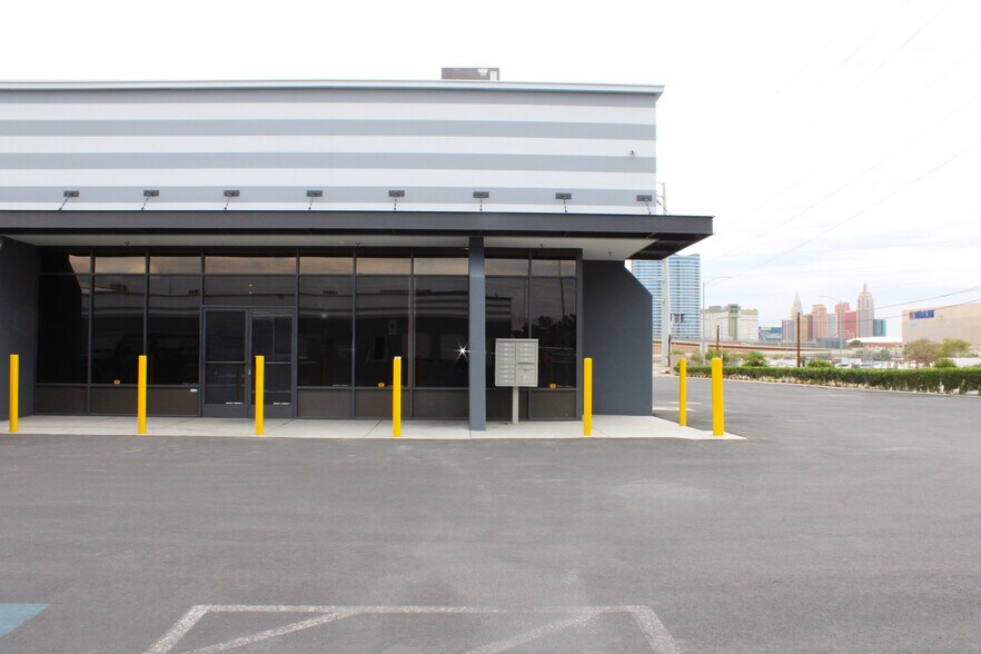 More Photos Of 3950 W Harmon Ave, Las Vegas Warehouse For Lease