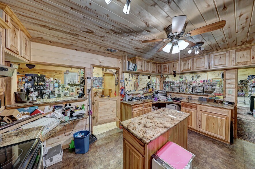 More Photos Of 105 N 11th St, Junction General Retail For Sale