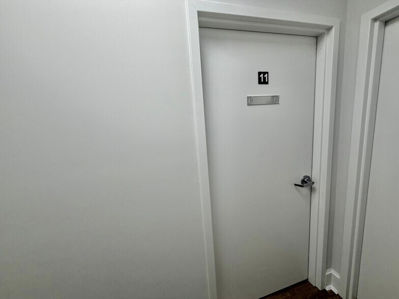 More Photos Of 522 E putnam Ave, Greenwich Freestanding For Lease