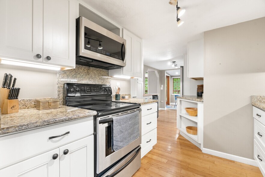 More Photos Of 1824 SW Greenway Cir, West Linn Specialty For Sale