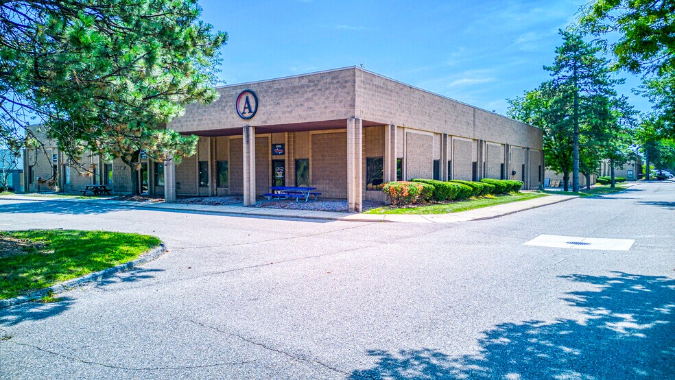 Primary Photo Of 37703-37713 Schoolcraft Rd, Livonia Unknown For Lease