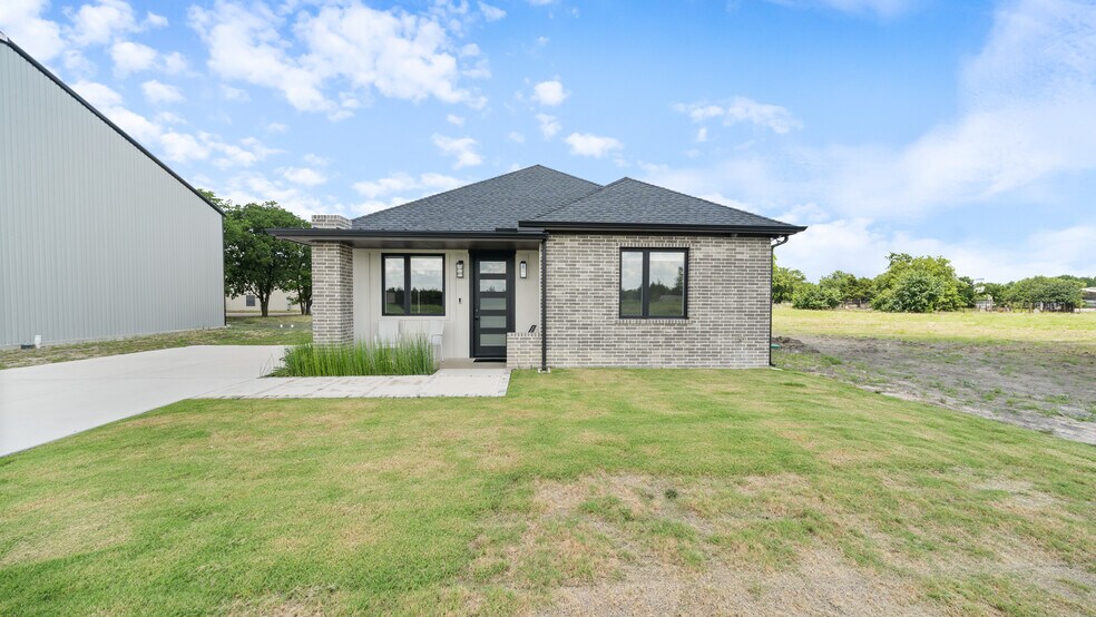 More Photos Of 2924 Ruger Dr, Royse City Warehouse For Lease