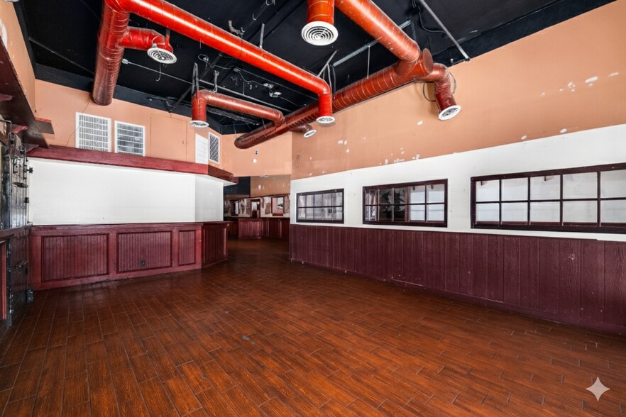 More Photos Of 281 N 2nd Ave, Upland Restaurant For Lease