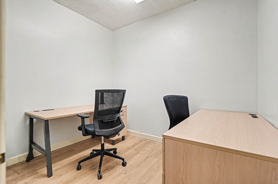 More Photos Of 516-528 Main St, Hamilton Office For Sale
