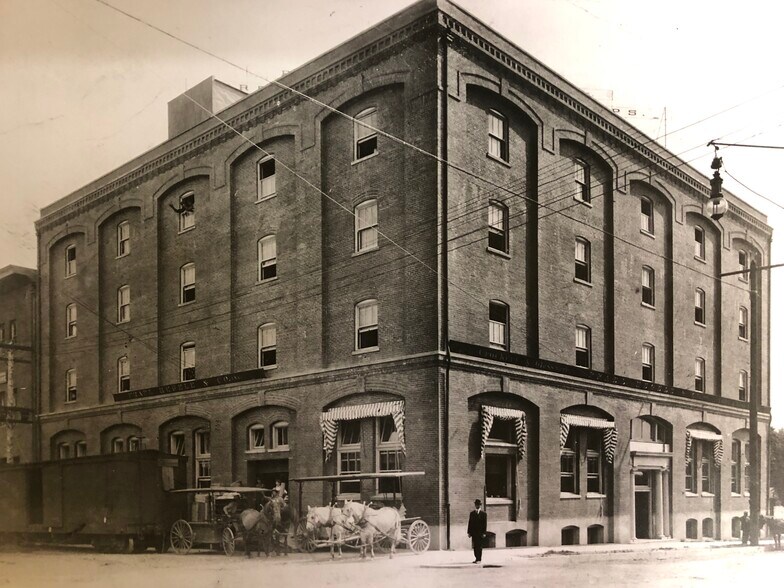 More Photos Of 1231 NW Hoyt St, Portland Loft Creative Space For Lease