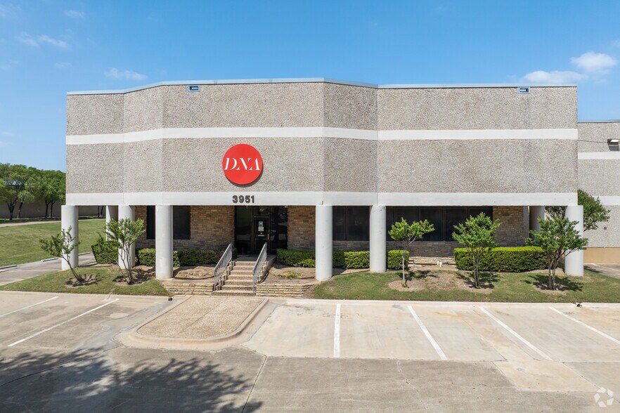 More Photos Of 3951 La Reunion Pky, Dallas Distribution For Lease