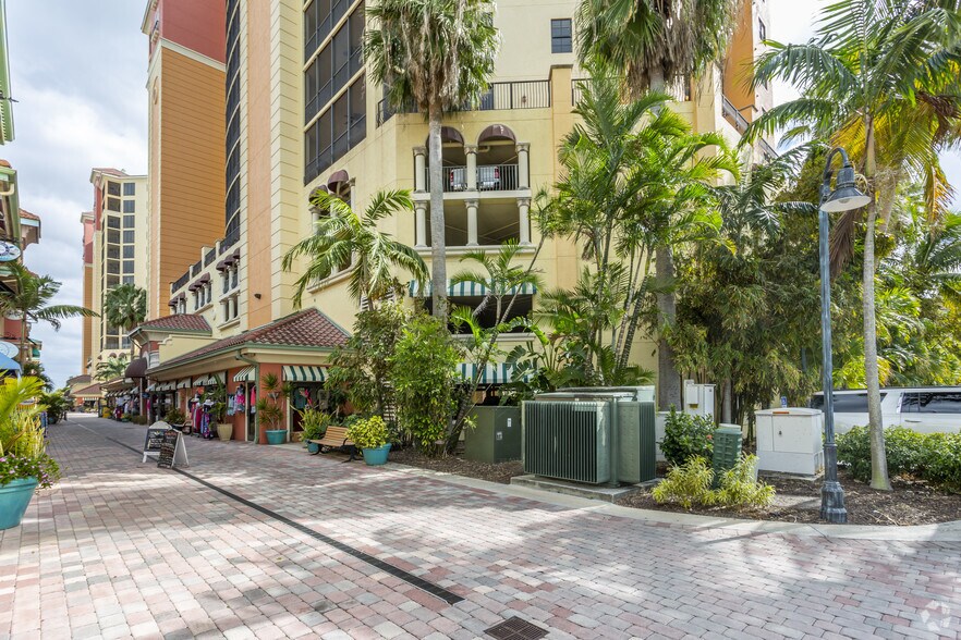 More Photos Of 5781 Cape Harbour Dr, Cape Coral Apartments For Lease