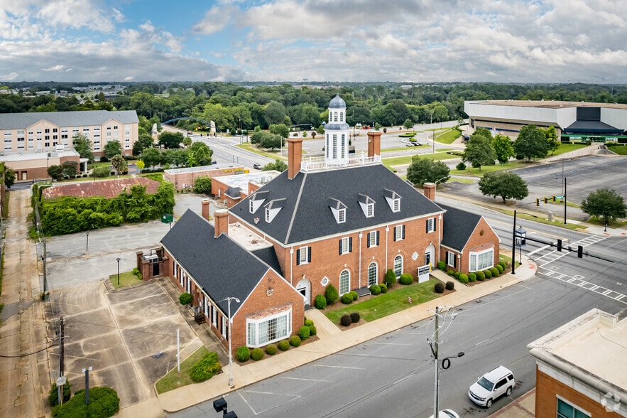 More Photos Of 128 S Washington St, Albany Freestanding For Sale