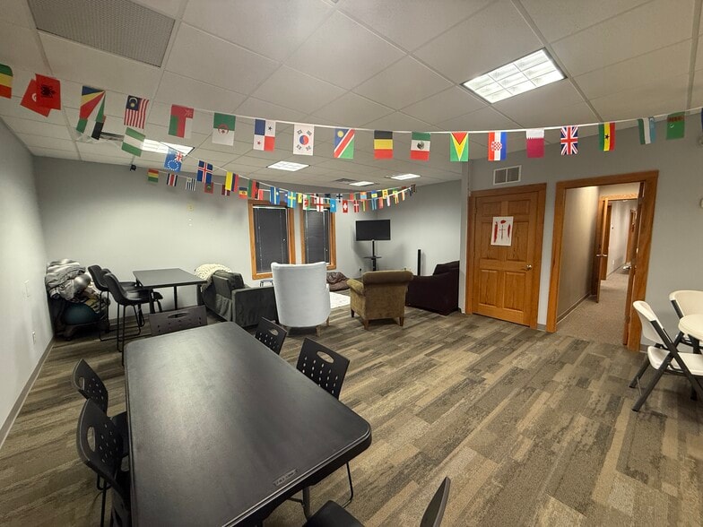 More Photos Of 1980-1986 NW Copper Oaks Cir, Blue Springs Office For Sale