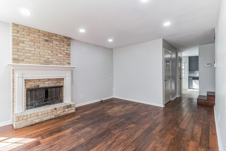 More Photos Of 1704 San Antonio St, Austin Office For Lease