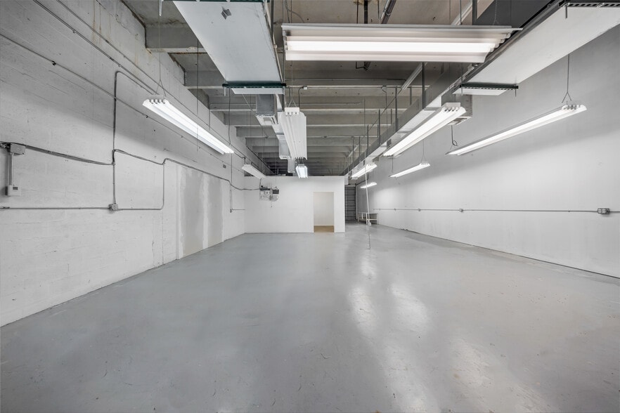 More Photos Of 2693 W 76th St, Hialeah Warehouse For Sale