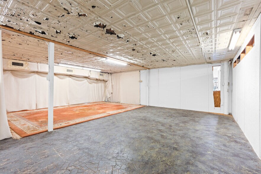 More Photos Of 207 E Elm St, Hillsboro Storefront Retail Residential For Sale