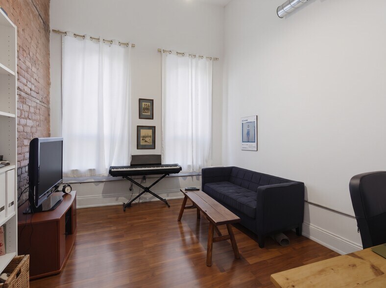 More Photos Of 183 King St E, Hamilton Storefront Retail Residential For Sale