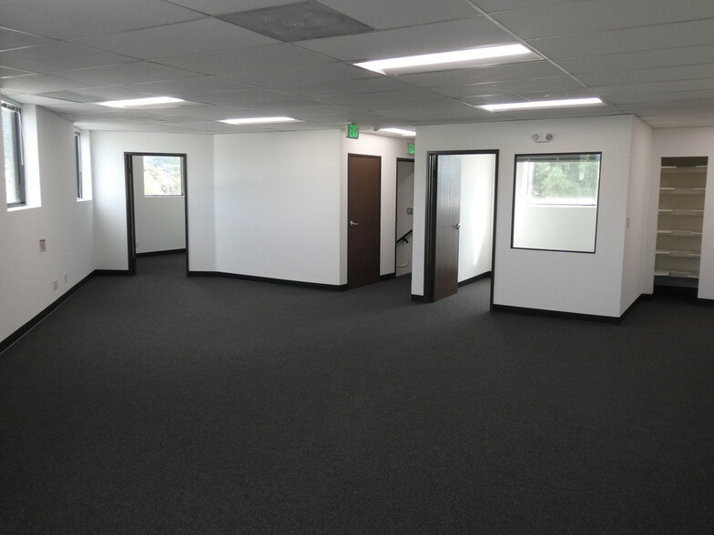 More Photos Of 3500 N San Fernando Blvd, Burbank Flex For Sale