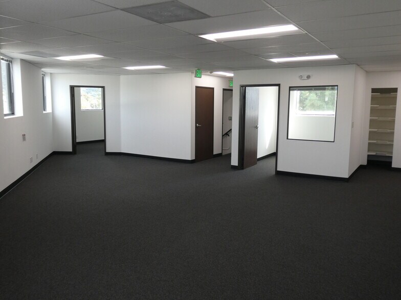 More Photos Of 3500 N San Fernando Blvd, Burbank Flex For Lease