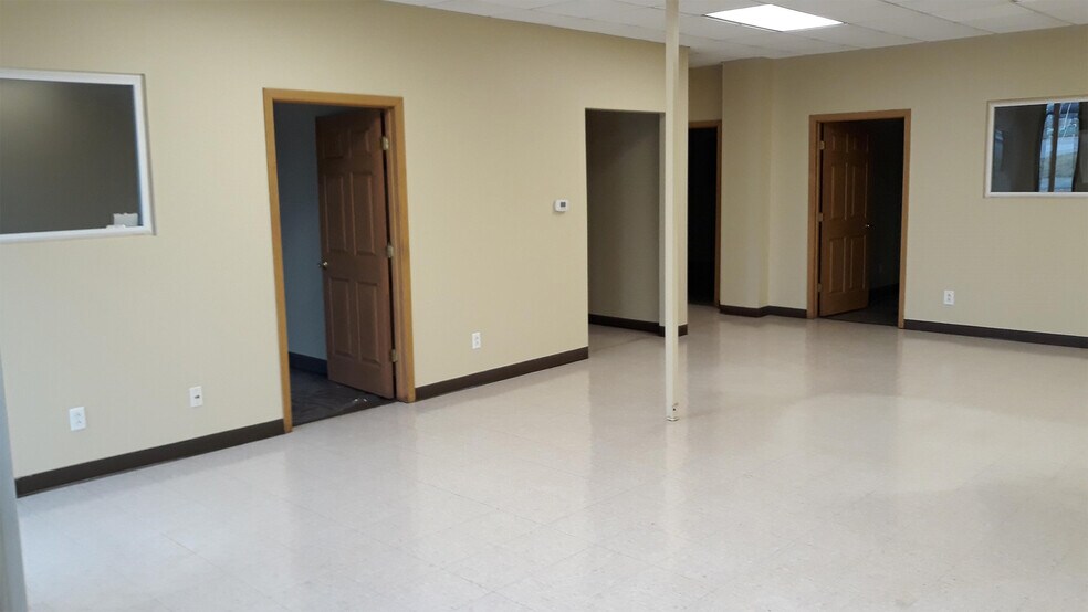More Photos Of 824 Lone Star Dr, O'Fallon Warehouse For Lease