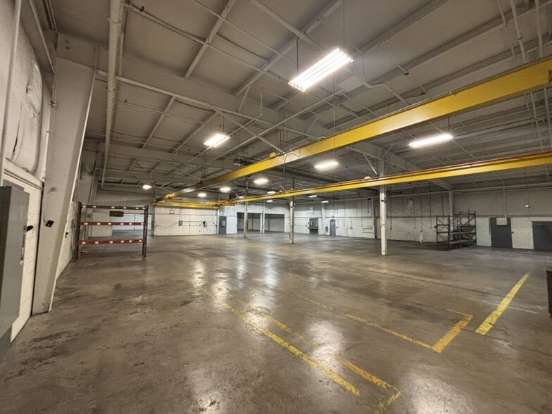 More Photos Of 2081 Division St, Palmyra Manufacturing For Lease