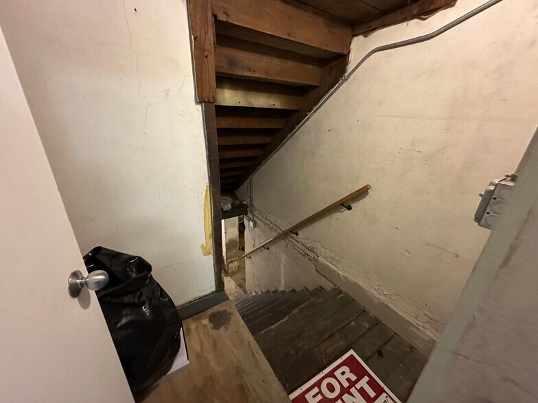 More Photos Of 4519-4523 N Milwaukee Ave, Chicago Apartments For Lease