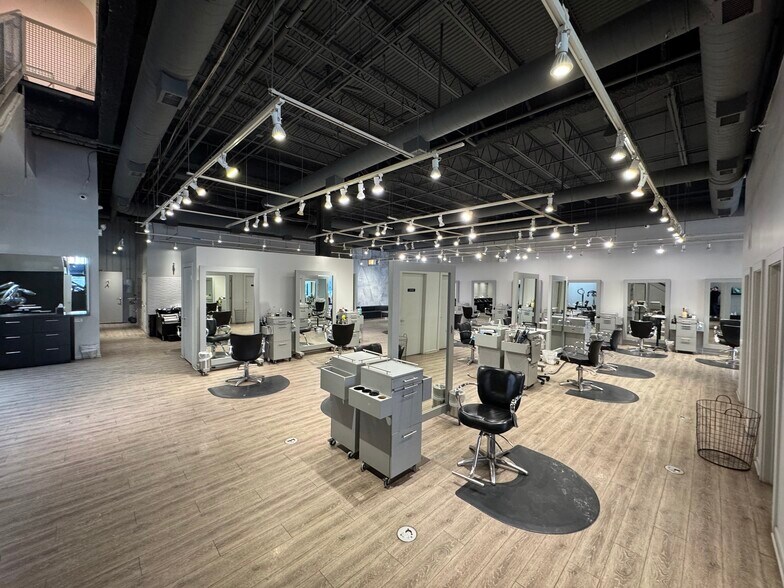 More Photos Of 1133-1141 W Armitage Ave, Chicago Storefront For Lease