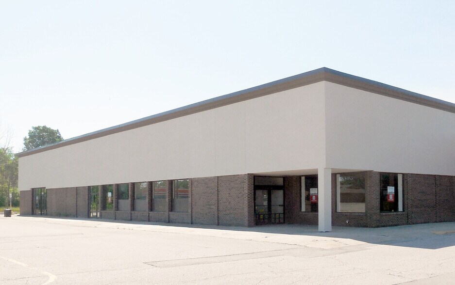More Photos Of 2906-2992 Center Ave, Essexville Unknown For Lease