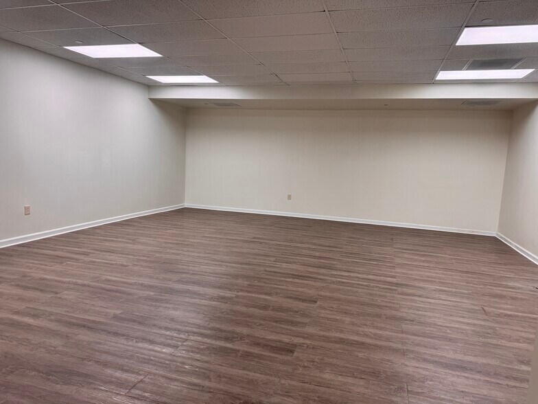 More Photos Of 1 Rossmoor Dr, Monroe Township Medical For Lease