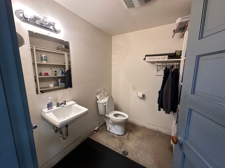 More Photos Of 1475 Yosemite Ave & 1450 Armstrong Ave, San Francisco Manufacturing For Lease