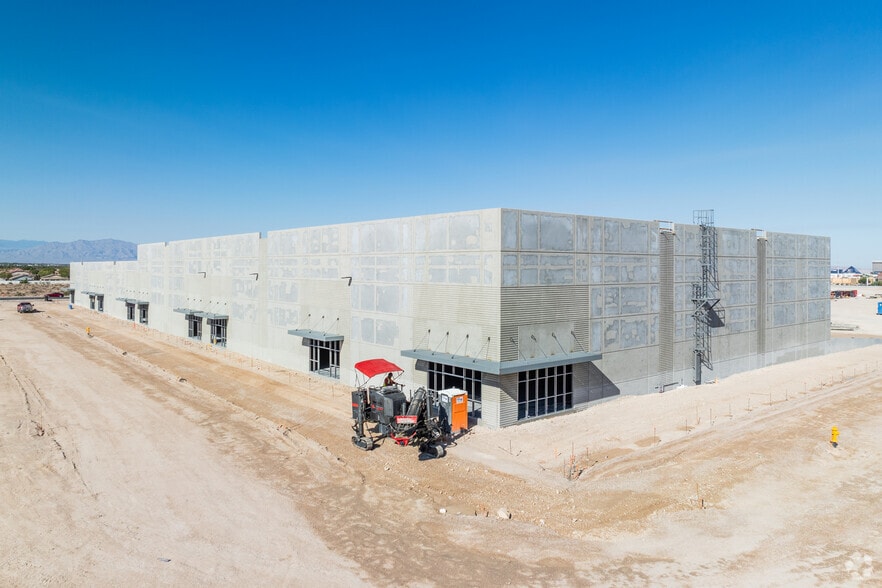 More Photos Of Rainbow Blvd @ Post, Las Vegas Unknown For Lease