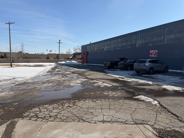More Photos Of 30744 Groesbeck Hwy, Roseville Manufacturing For Sale