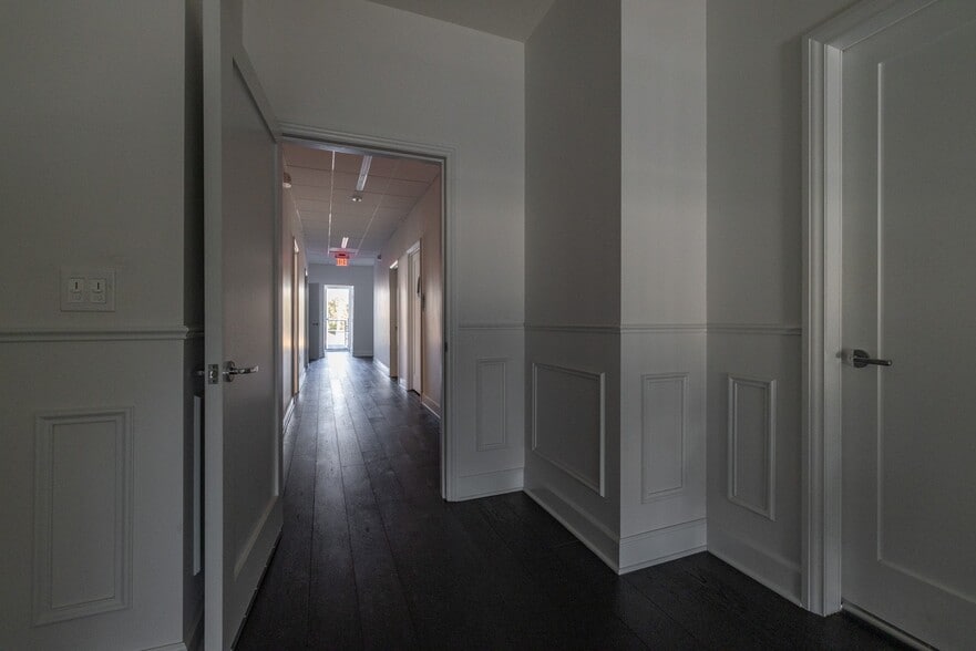 More Photos Of 346 S La Brea Ave, Los Angeles General Retail For Lease