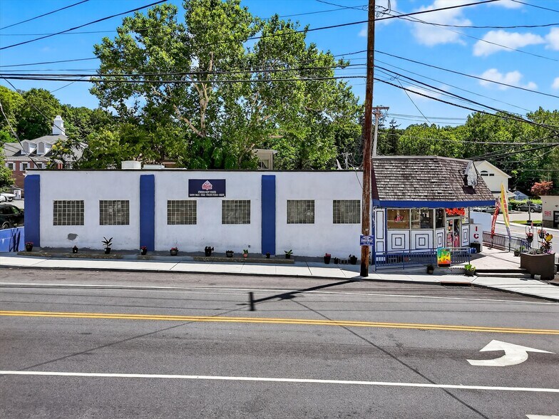 More Photos Of 4 Oscawana Lake Rd, Putnam Valley Supermarket For Sale