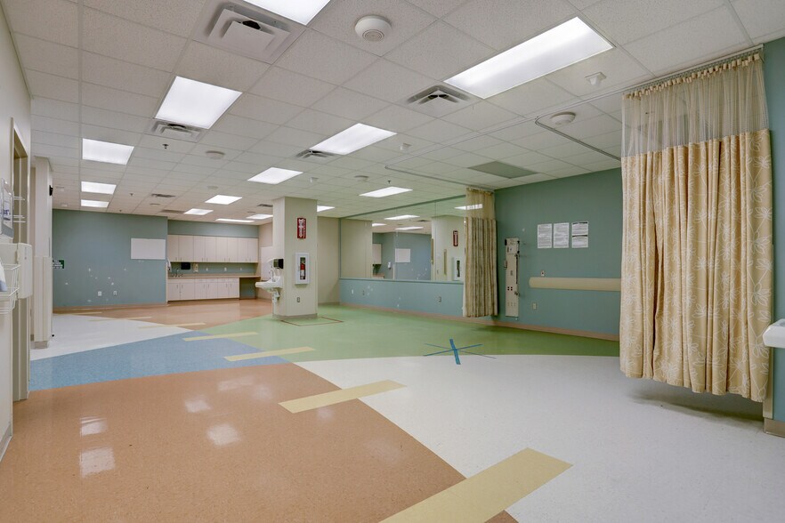 More Photos Of 505 Graham Dr, Tomball Hospital For Lease