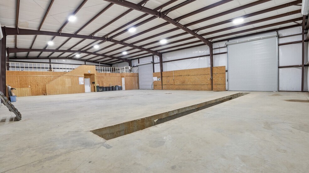 More Photos Of 1087 Aedc Rd, Winchester Industrial For Lease