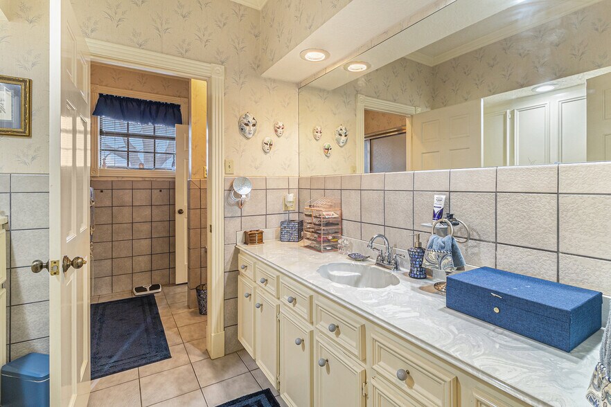 More Photos Of 1454 Oday Rd, Pearland Light Manufacturing For Sale