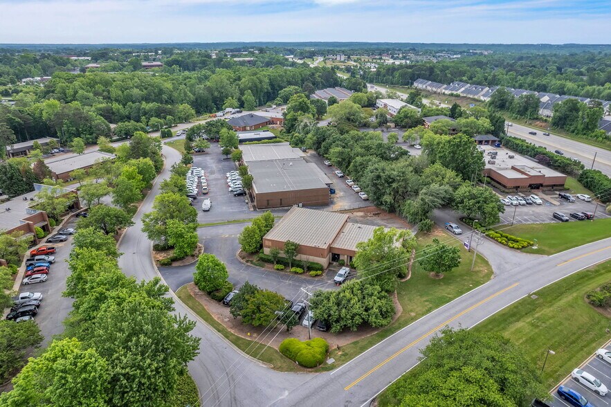 More Photos Of 4 Progress Rd, Greenville Flex For Lease