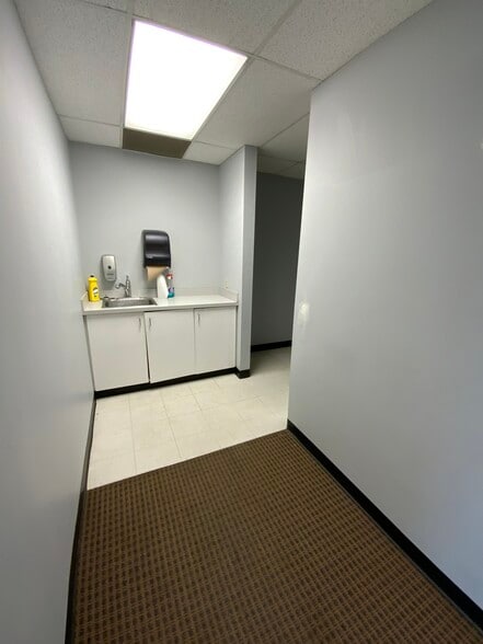 More Photos Of 2908 2nd Ave SE, Calgary Warehouse For Lease