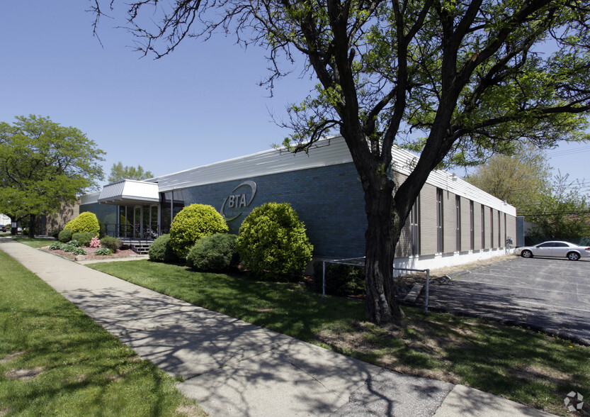 Primary Photo Of 21850 Greenfield Rd, Oak Park Office For Lease