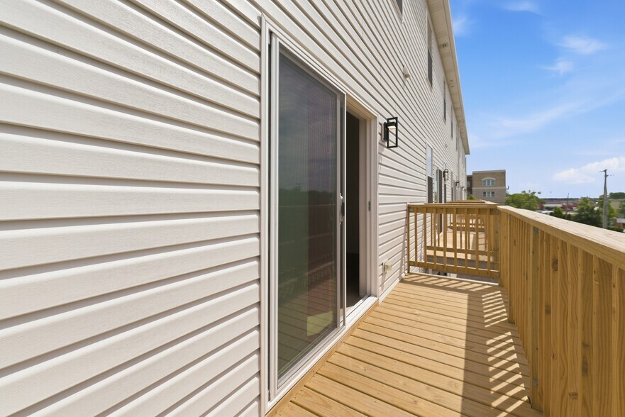 More Photos Of 214 N Walnut St, Bensenville Apartments For Sale