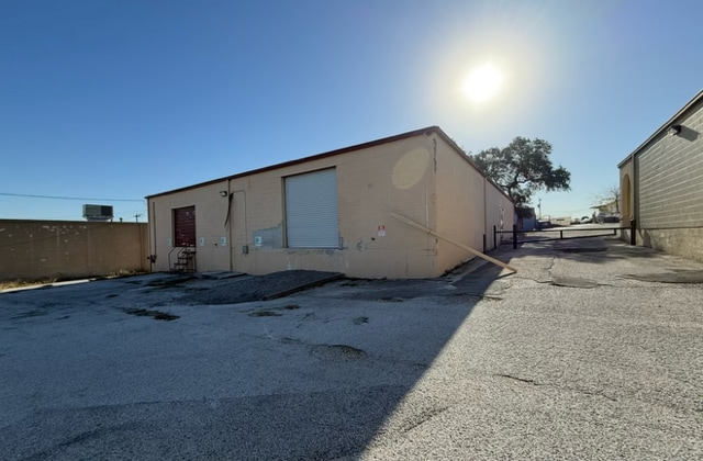 More Photos Of 11923 Warfield St, San Antonio Service For Lease