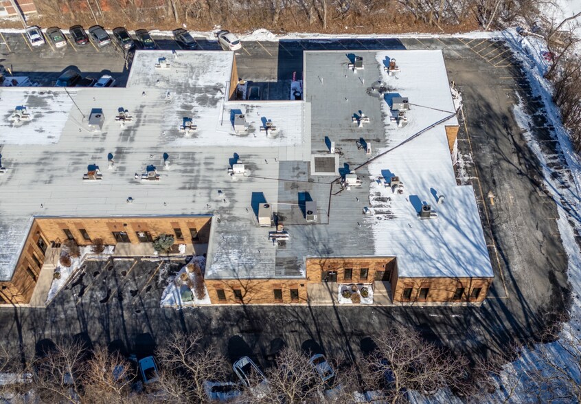 More Photos Of 1645 S River Rd, Des Plaines Office For Sale