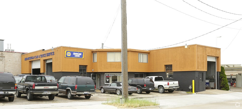 Primary Photo Of 324 Ellsworth Ave SW, Grand Rapids Auto Repair For Sale