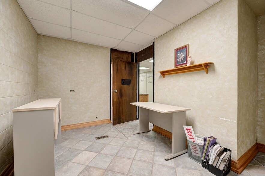 More Photos Of 1212 S Air Depot Blvd, Oklahoma City Office For Sale