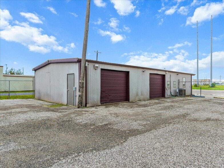 More Photos Of 230 Highway 146 S, Texas City Auto Dealership For Sale