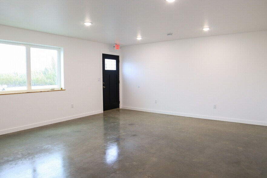 More Photos Of 2371 Dewitt Dr, North Pole Warehouse For Sale