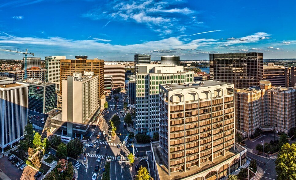 More Photos Of 1500 Wilson Blvd, Arlington Office For Lease