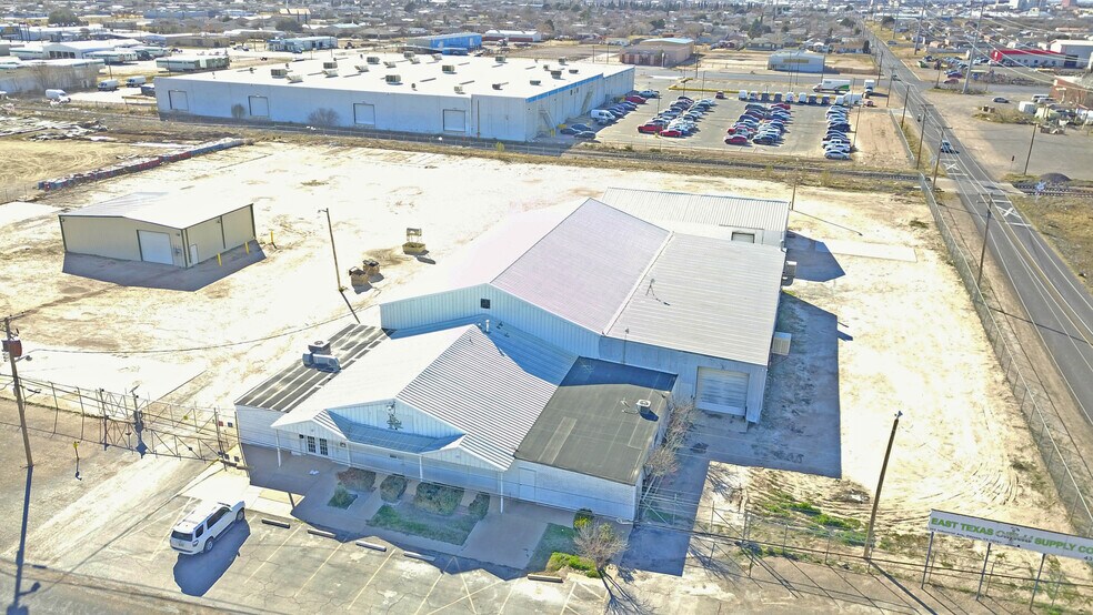 More Photos Of 302 Industrial Ave, Odessa Warehouse For Sale
