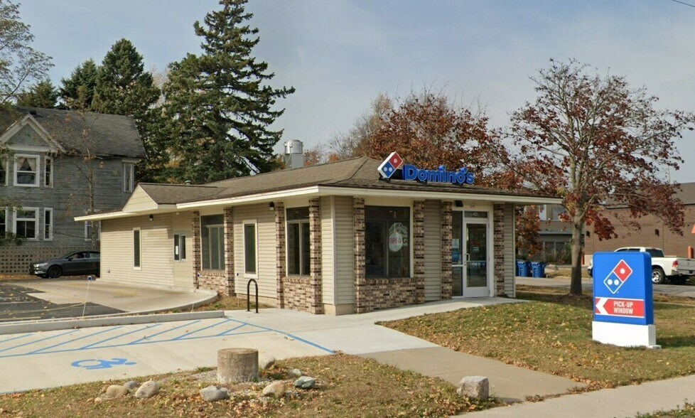 More Photos Of 206 Cypress St, Manistee Office For Sale