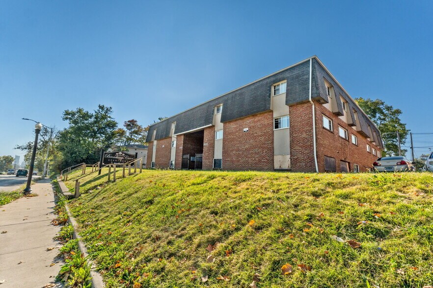 More Photos Of 2031-2033 W Broad St, Columbus Apartments For Sale