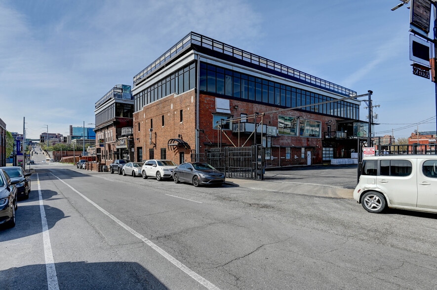 More Photos Of 1726-1728 Holmes St, Kansas City Medical For Lease