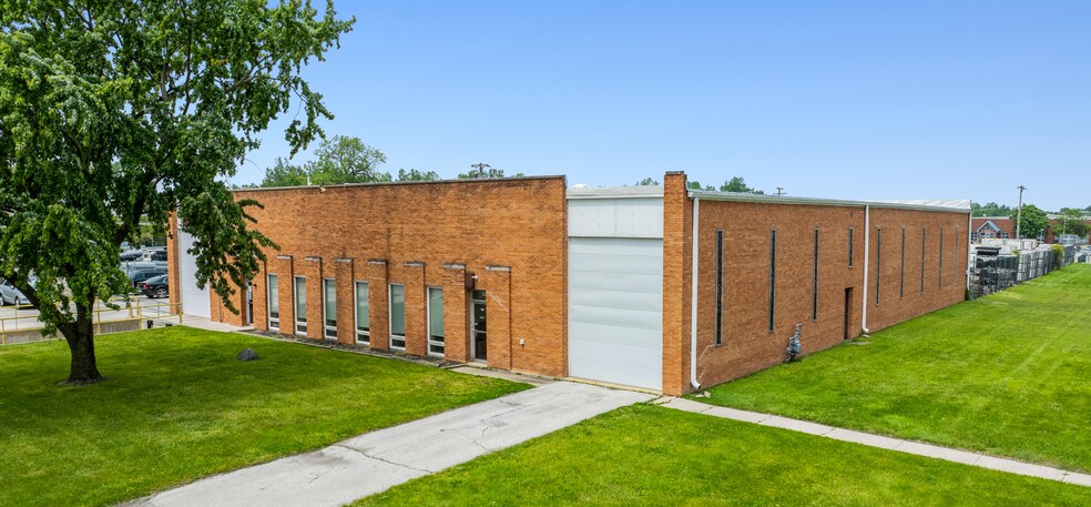 More Photos Of 2950 W 167th St, Markham Warehouse For Lease